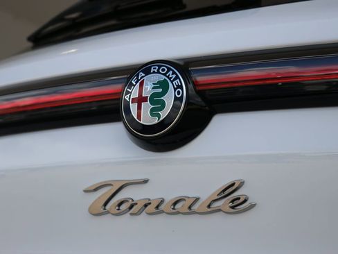 New 2025 Alfa Romeo Tonale w/ Premium Package image 25