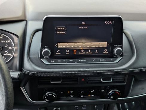 Used 2023 Nissan Rogue S image 19