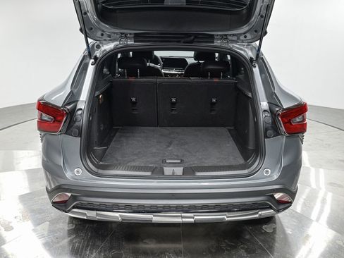 Used 2025 Chevrolet Trax RS w/ Sunroof Package image 6