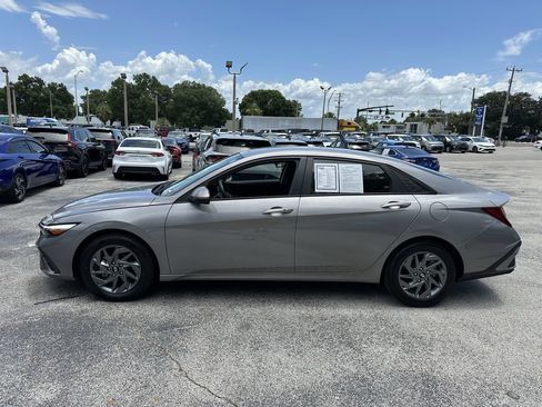 Used 2024 Hyundai Elantra SEL FWD image 8