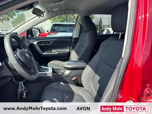 Used 2021 Toyota RAV4 LE FWD image 9