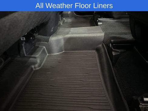 Used 2023 Ford Explorer XLT AWD/4WD image 6
