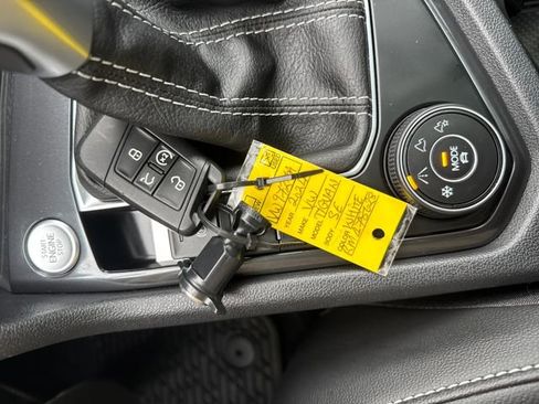 Certified 2024 Volkswagen Tiguan SE image 37