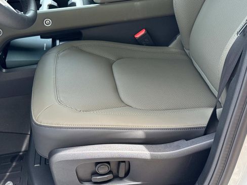 Used 2025 Land Rover Defender 110 X-Dynamic SE image 19