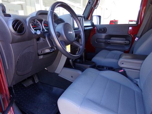 Used 2007 Jeep Wrangler Unlimited Sahara w/ Dual Top Group image 15