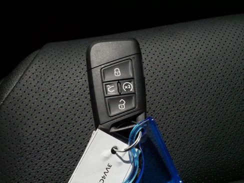 Certified 2025 Volkswagen Taos SEL AWD/4WD image 31