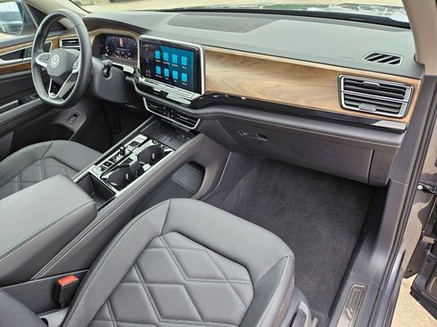 Used 2025 Volkswagen Atlas SE image 47