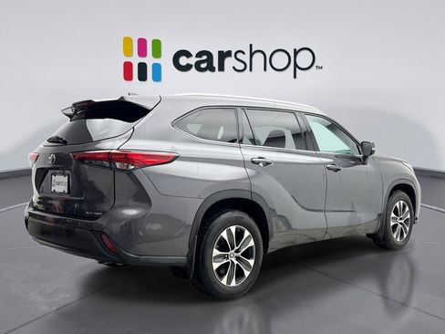 Used 2022 Toyota Highlander XLE image 5