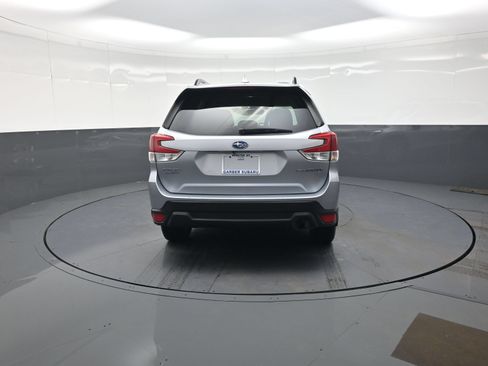 Used 2019 Subaru Forester Premium AWD/4WD image 4