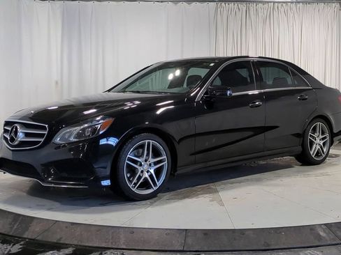 Used 2016 Mercedes-Benz E 400 4MATIC Sedan image 4