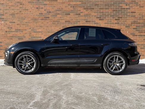 Certified 2025 Porsche Macan image 2