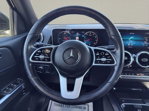 Used 2021 Mercedes-Benz GLB 250 4MATIC w/ Premium Package image 10