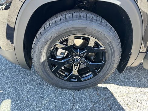 Certified 2025 Volkswagen Atlas Peak Edition SE image 27