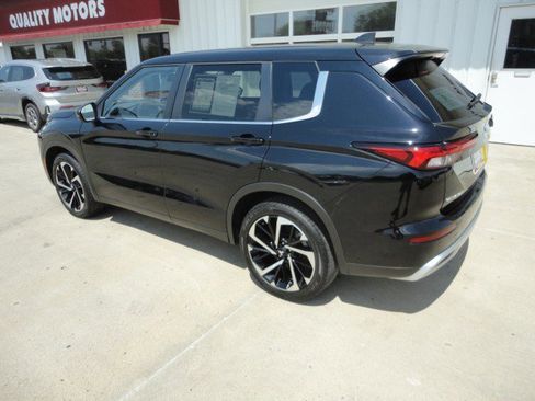 Used 2023 Mitsubishi Outlander SE image 12