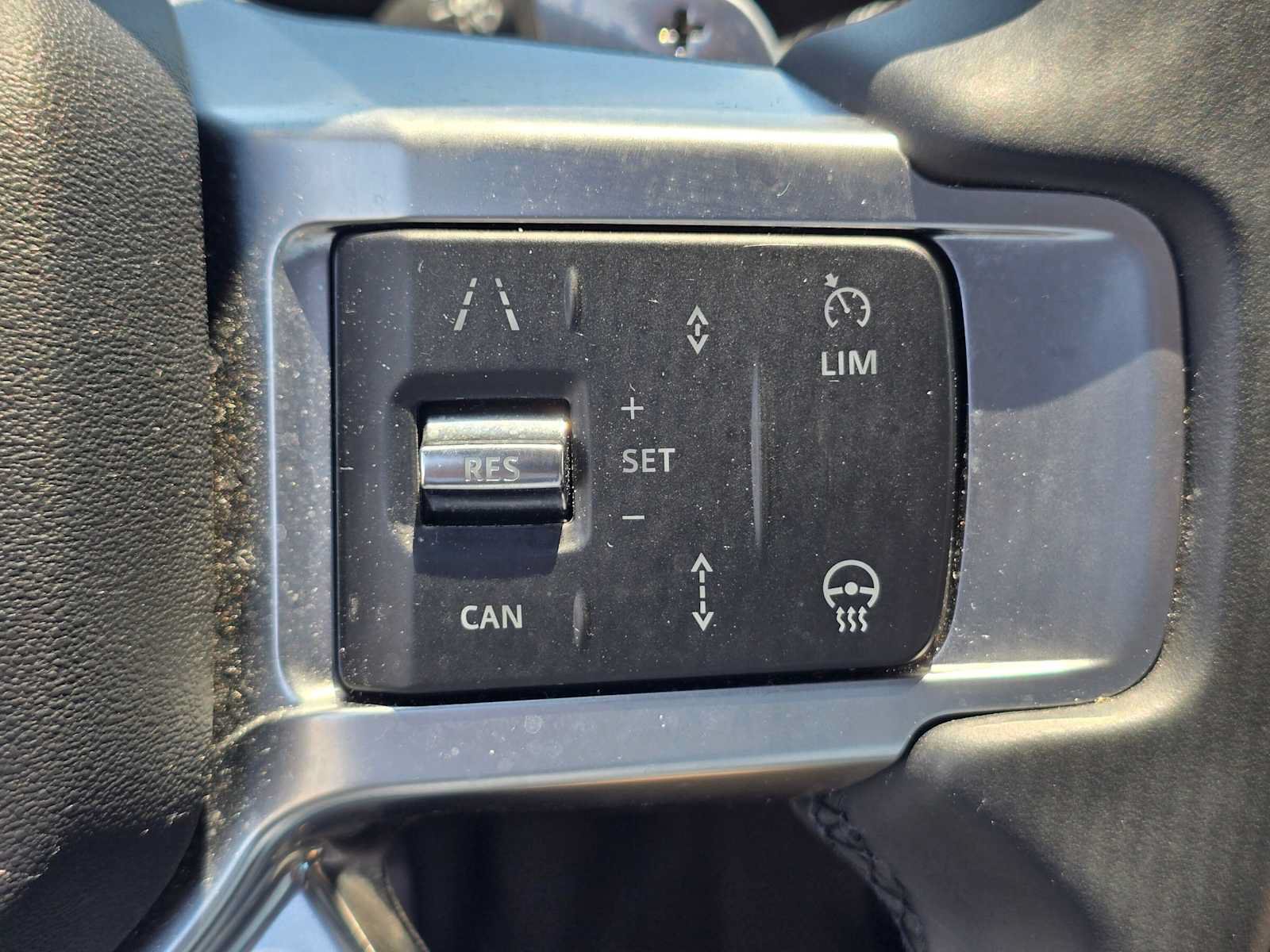 Used 2025 Land Rover Discovery Dynamic SE AWD/4WD image 35