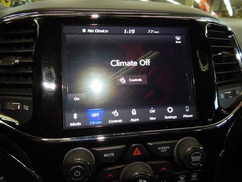 Used 2020 Jeep Grand Cherokee SRT image 27