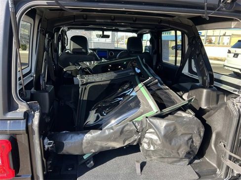 Used 2022 Jeep Wrangler Unlimited Sahara w/ Cold Weather Group image 12