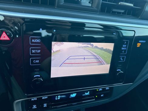 Used 2018 Toyota Corolla SE FWD image 22