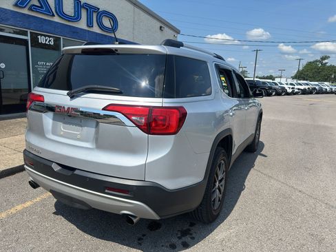 Used 2017 GMC Acadia SLT FWD image 3