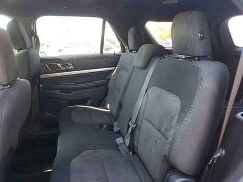 Used 2018 Ford Explorer XLT AWD/4WD image 9