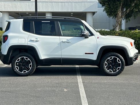 Used 2015 Jeep Renegade Trailhawk w/ Cold Weather Group image 8