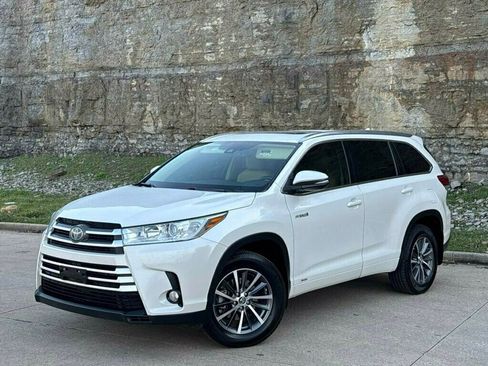 Used 2018 Toyota Highlander XLE image 1