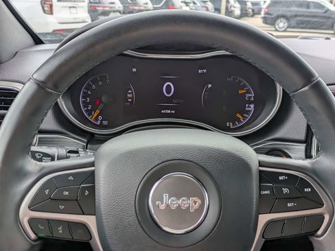 Used 2019 Jeep Grand Cherokee Laredo w/ Laredo X Package AWD/4WD image 32