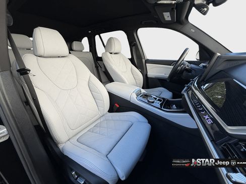 Used 2024 BMW X5 sDrive40i w/ M Sport Package RWD image 12