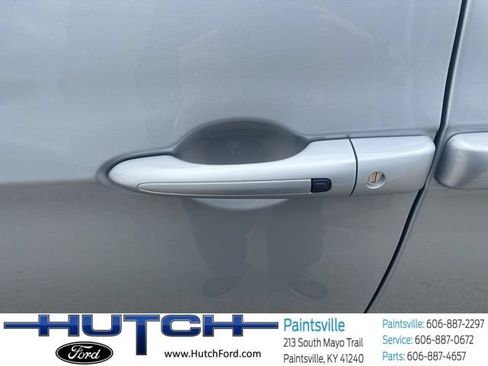 Used 2024 Chrysler Pacifica Touring-L FWD image 19