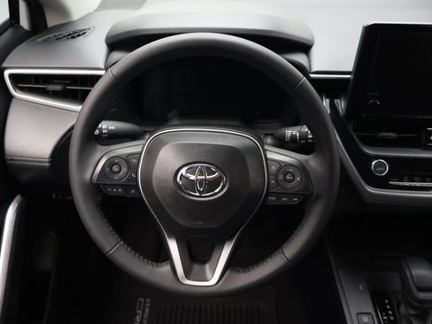Used 2026 Toyota Corolla Cross LE FWD image 23