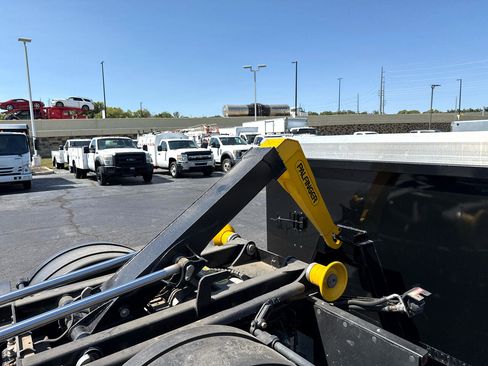 Used 2024 Isuzu NPR image 7