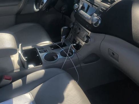 Used 2012 Toyota Highlander SE image 6