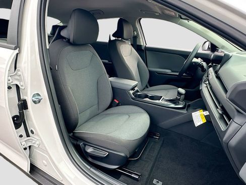 New 2025 Kia K4 LXS image 25