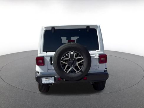 Used 2025 Jeep Wrangler Sahara image 12