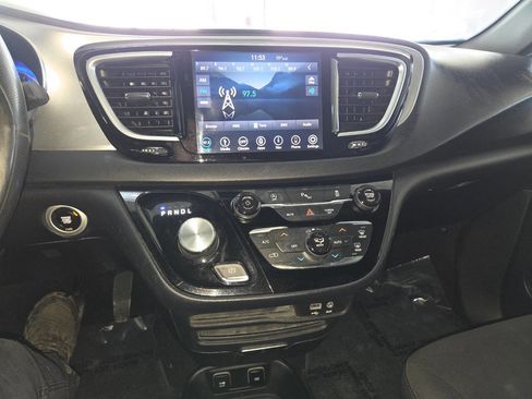 Used 2018 Chrysler Pacifica Touring Plus w/ S Appearance Package FWD image 33