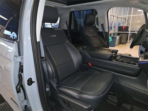 Used 2025 Ford Expedition Platinum image 26