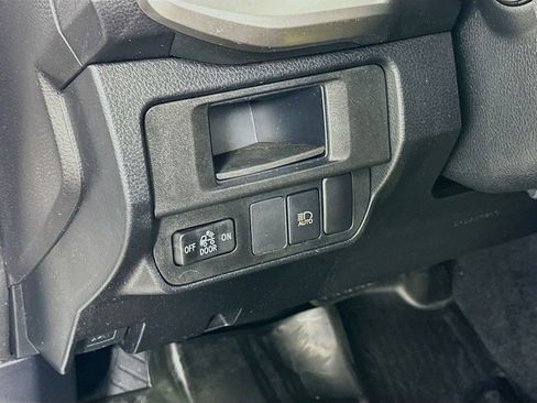Used 2019 Toyota Tacoma SR5 AWD/4WD image 10