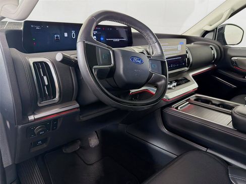 Used 2025 Ford Expedition Platinum AWD/4WD image 16