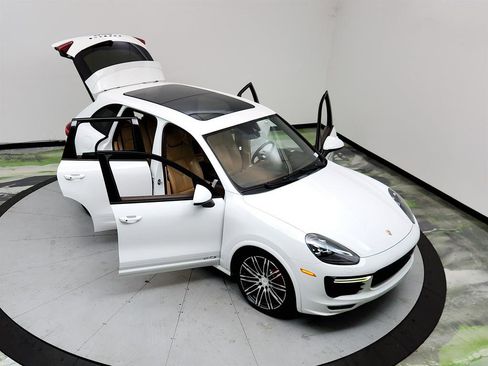 Used 2016 Porsche Cayenne GTS AWD/4WD image 39