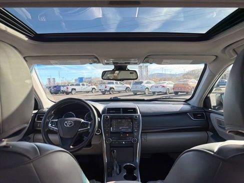 Used 2016 Toyota Camry XLE image 11