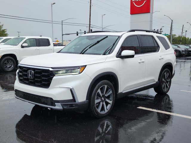Used 2025 Honda Pilot Touring image 7