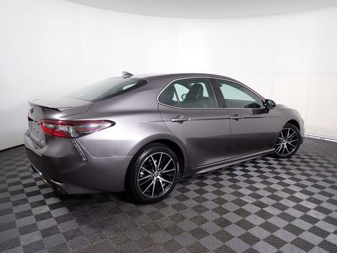 Used 2022 Toyota Camry SE FWD image 18