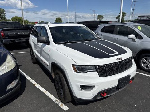 Used 2017 Jeep Grand Cherokee Trailhawk w/ Trailhawk Luxury Group AWD/4WD image 5