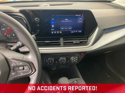 Used 2024 Chevrolet Trax LS w/ LS Convenience Package FWD image 2