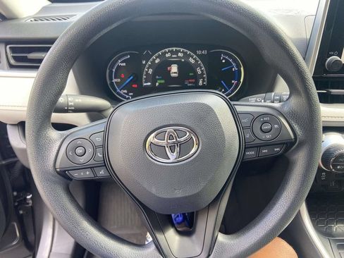 Used 2025 Toyota RAV4 XLE AWD/4WD image 33