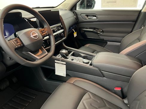 New 2026 Nissan Pathfinder Platinum image 15