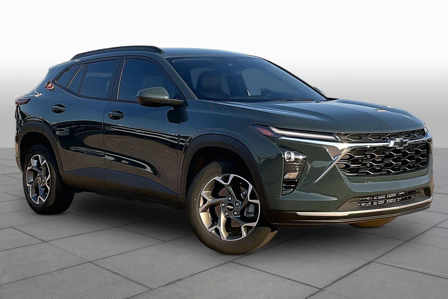 Used 2025 Chevrolet Trax LT w/ Driver Confidence Package FWD image 4