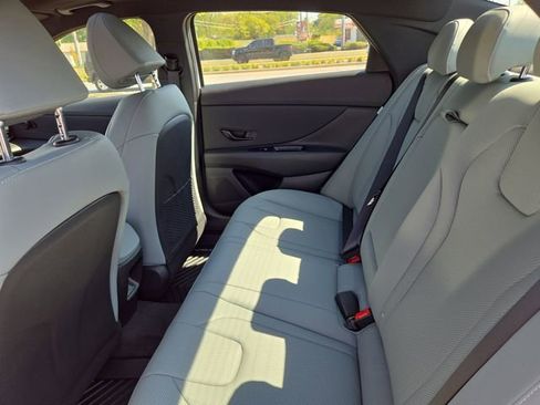 New 2025 Hyundai Elantra Limited FWD image 28