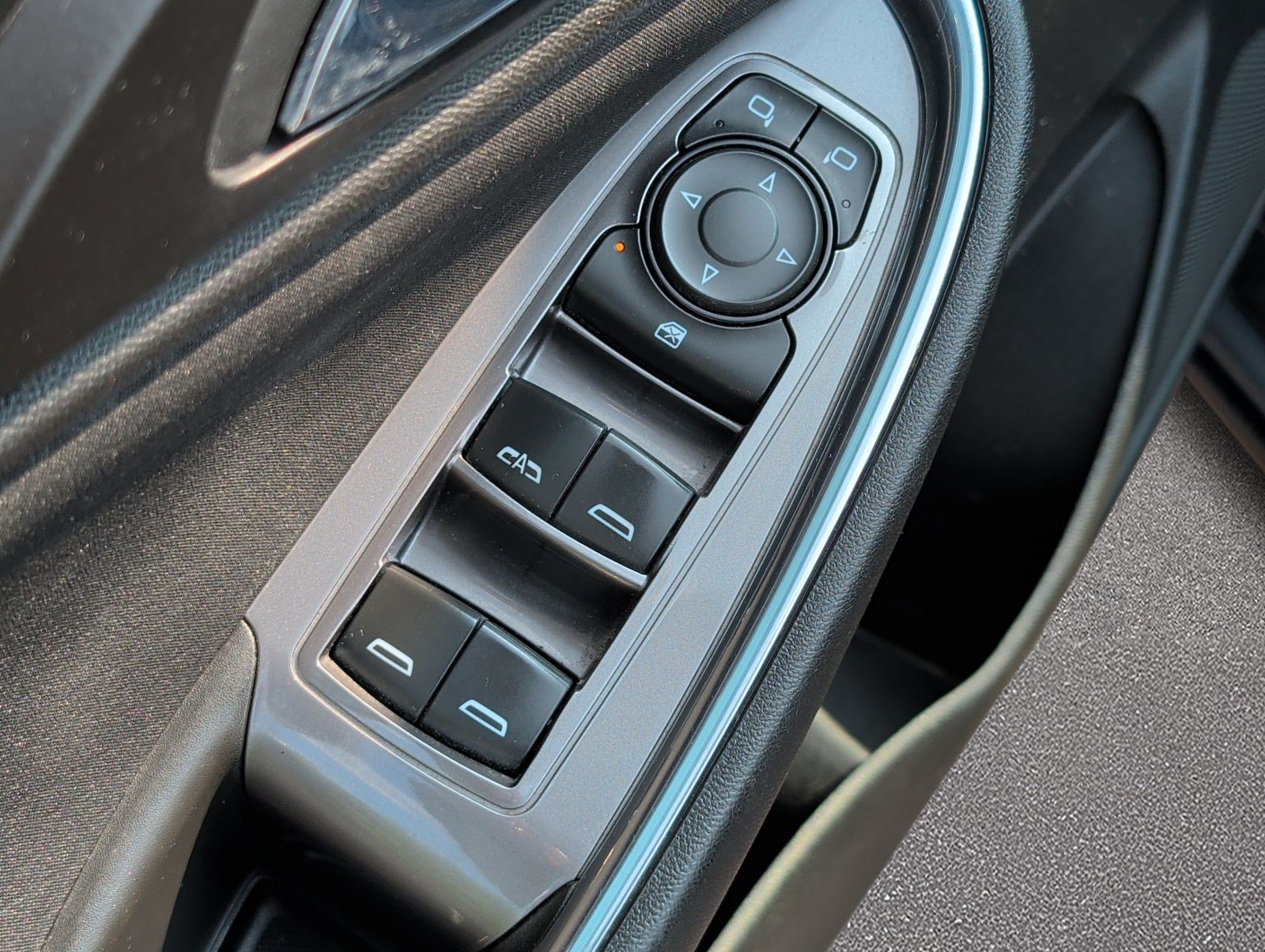 Used 2017 Chevrolet Malibu LT FWD image 9