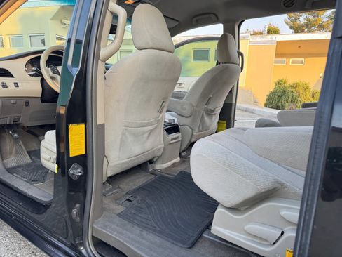 Used 2014 Toyota Sienna LE AWD/4WD image 10